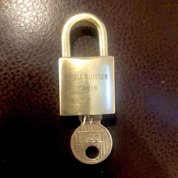 Vintage LV Louis Vuitton Padlock Lock & Key 229 - Picture 4 of 12